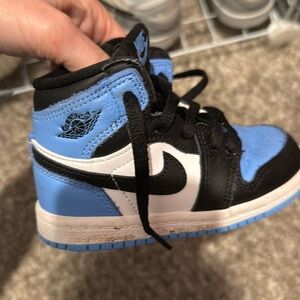 Kids university blue Jordan mid 1